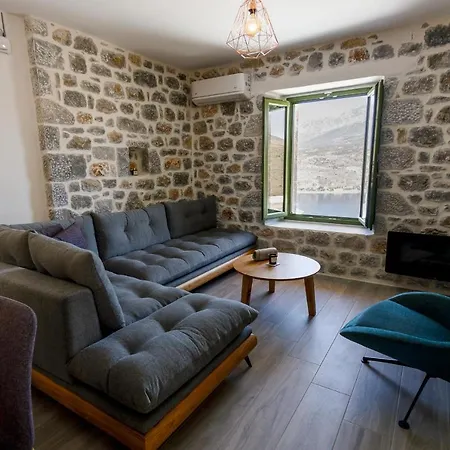 Holiday home Poseidon-apea Limeni